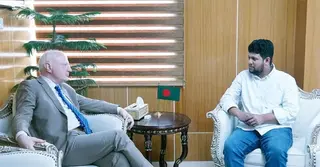 তথ্য উপদেষ্টার সঙ্গে জার্মান রাষ্ট্রদূতের সাক্ষাৎ